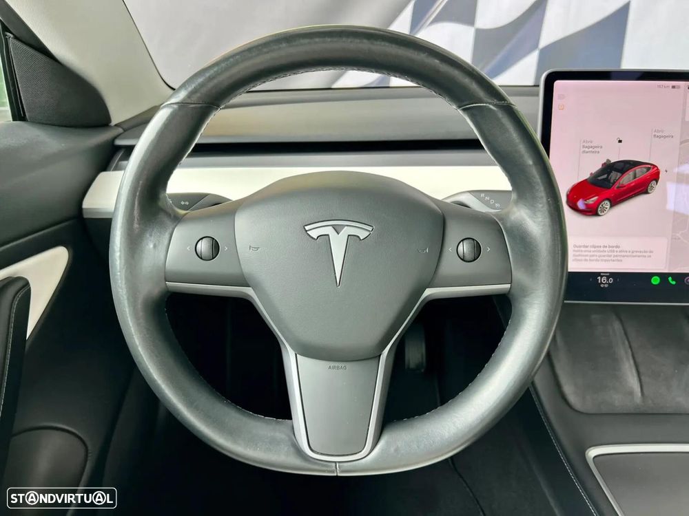 Tesla Model 3 Standard Range Plus RWD — fotografia 15