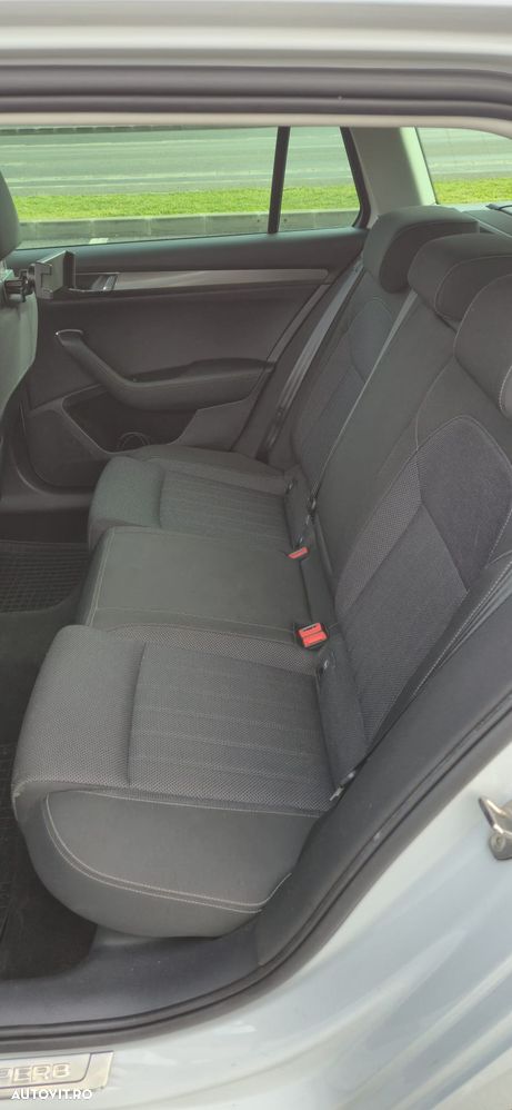 Skoda Superb 2.0 TDI DSG Premium Edition - 8