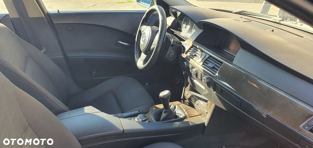 BMW Seria 5 520d - 28
