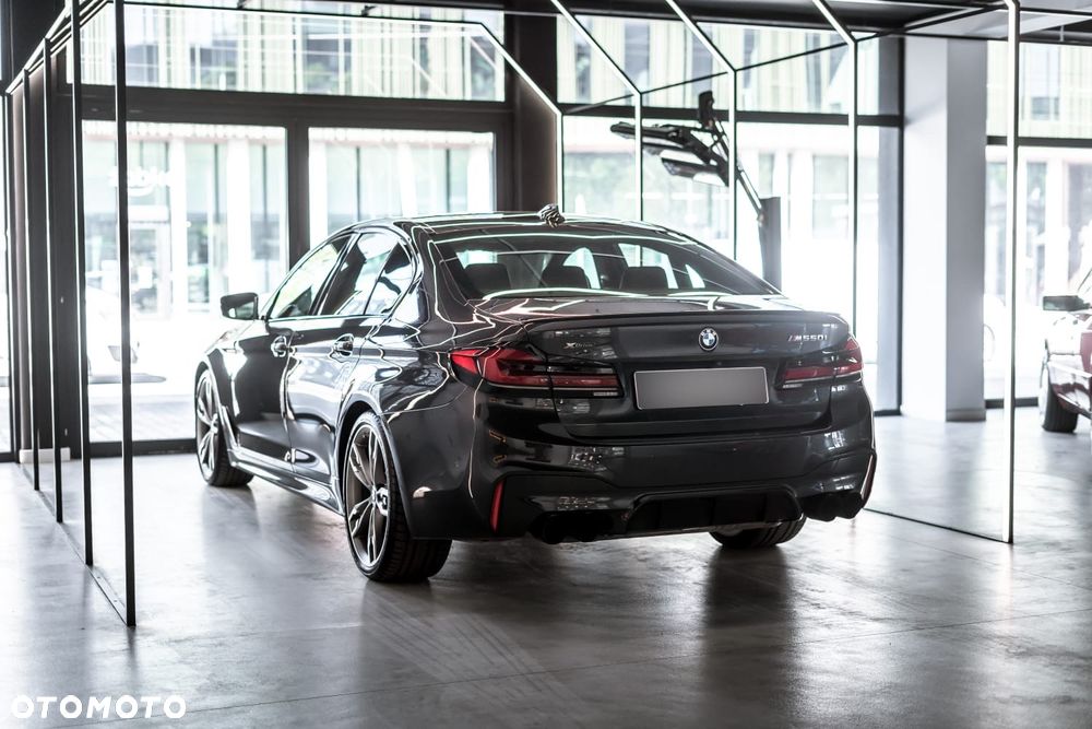 BMW Seria 5 M550i xDrive sport - 4
