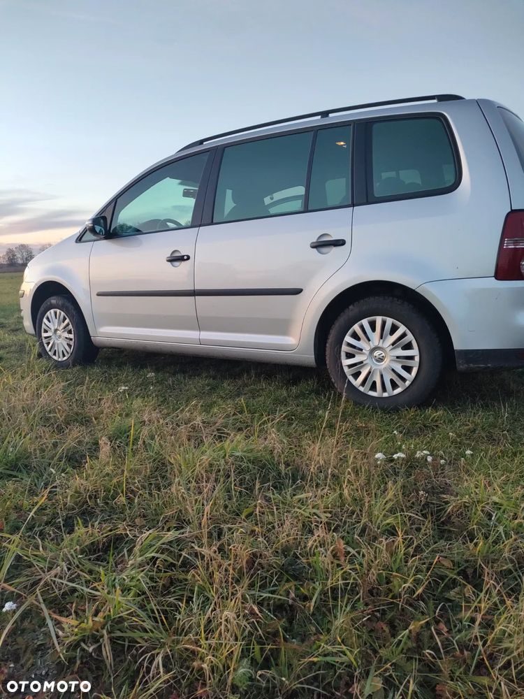 Volkswagen Touran 1.6 Conceptline - 1