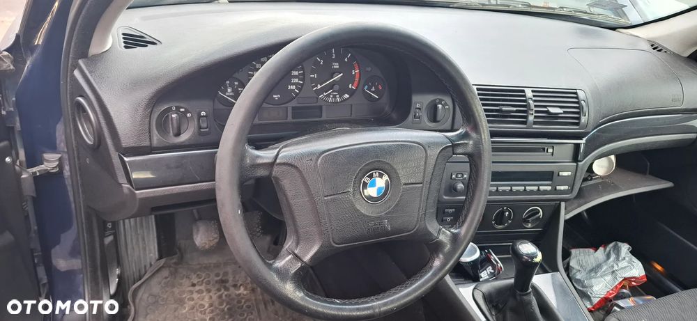 BMW E39 kombi  na części - 6
