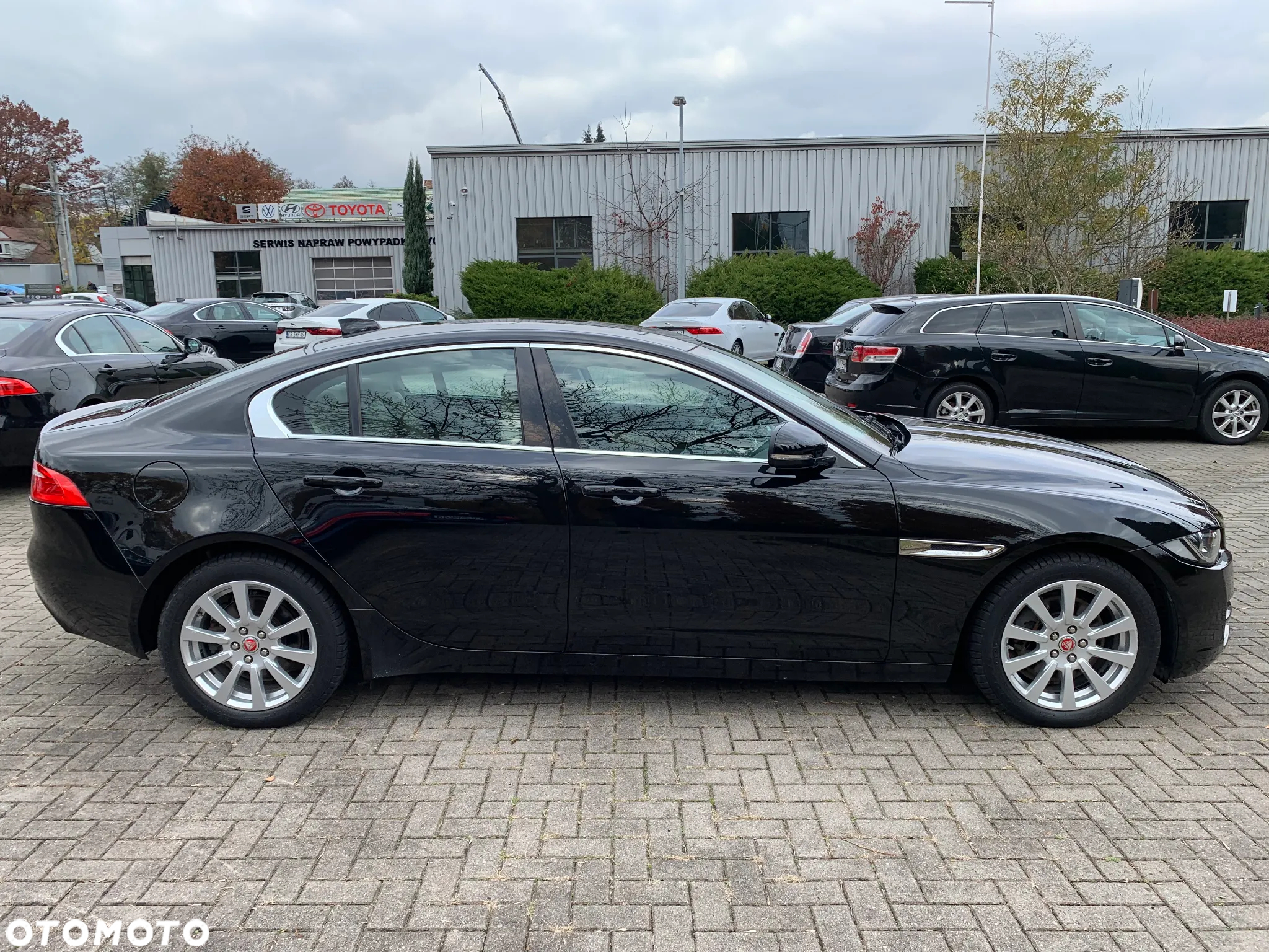 Jaguar XE 2.0 D Prestige - 4