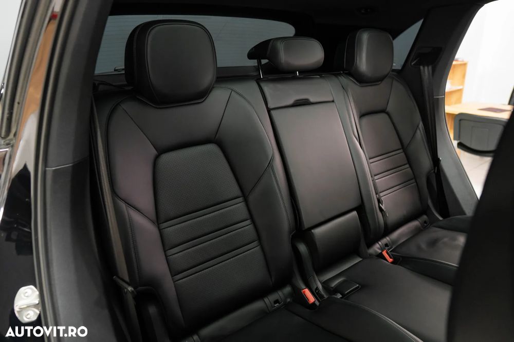 Porsche Cayenne S - 33