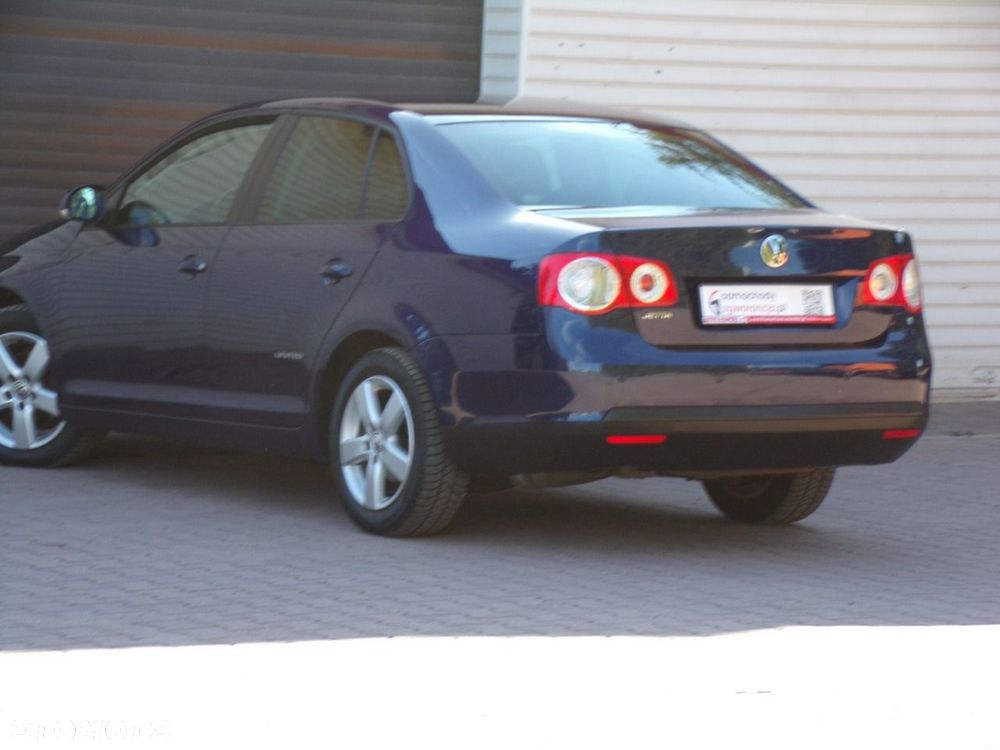 Volkswagen Jetta - 12