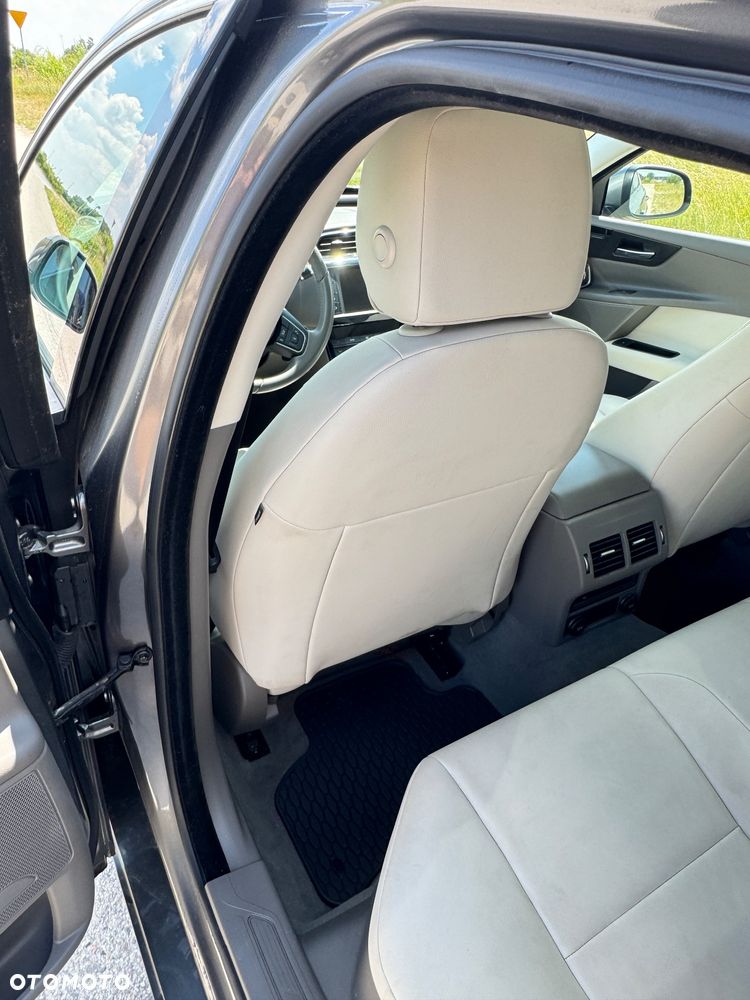Jaguar XE - 17