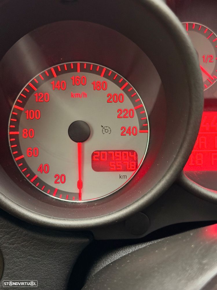 Alfa Romeo GT 1.9 JTD M-JET Distinctive - 26