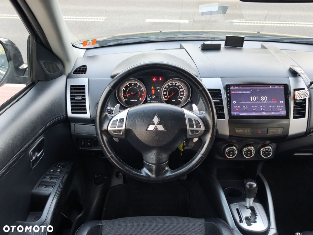 Mitsubishi Outlander - 8
