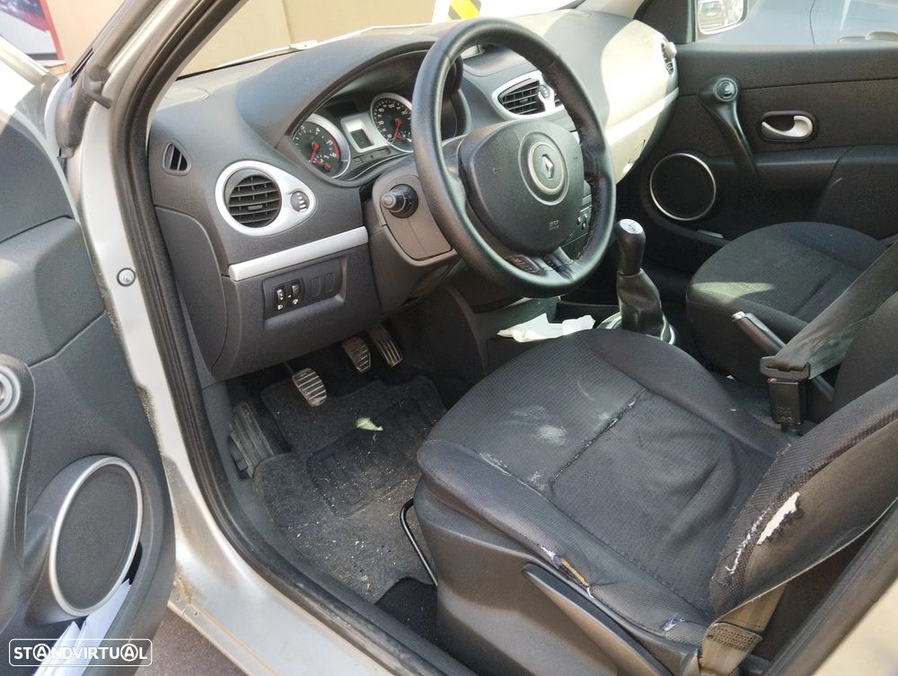 Renault Clio 1.5 dCi Dynamique S - 7