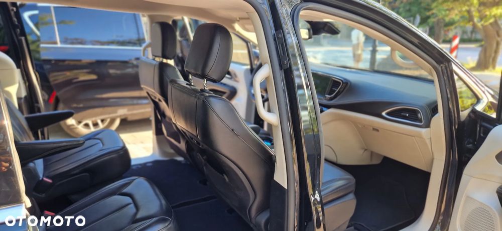 Chrysler Pacifica - 18
