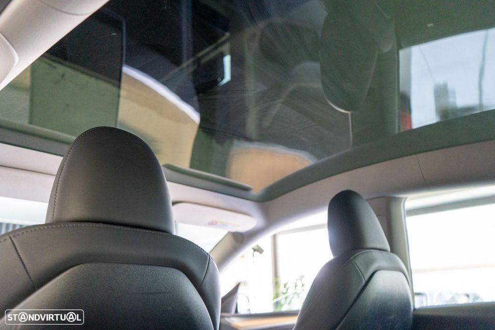 Tesla Model Y Standard RWD - 31