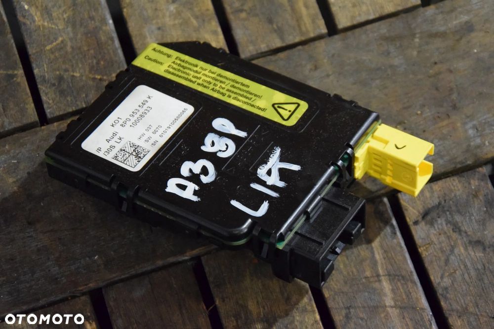 AUDI A3 8P Moduł pod kierownicą Czujnik kąta skrętu 8P0953549K - 1