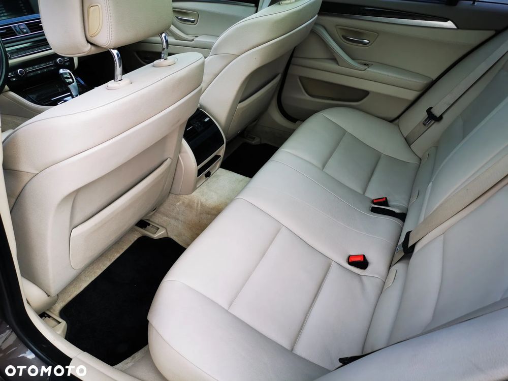 BMW Seria 5 530d xDrive - 10