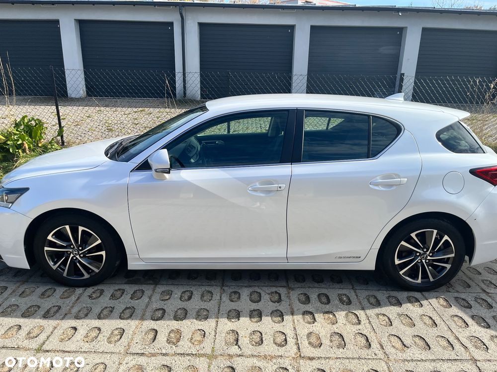 Lexus CT - 15