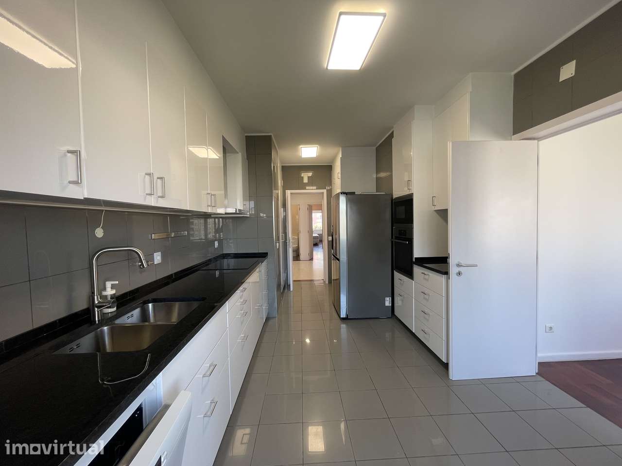 Apartamento Familiar Espaçoso e Funcional com Excelentes Acessibilidad - Grande imagem: 2/29
