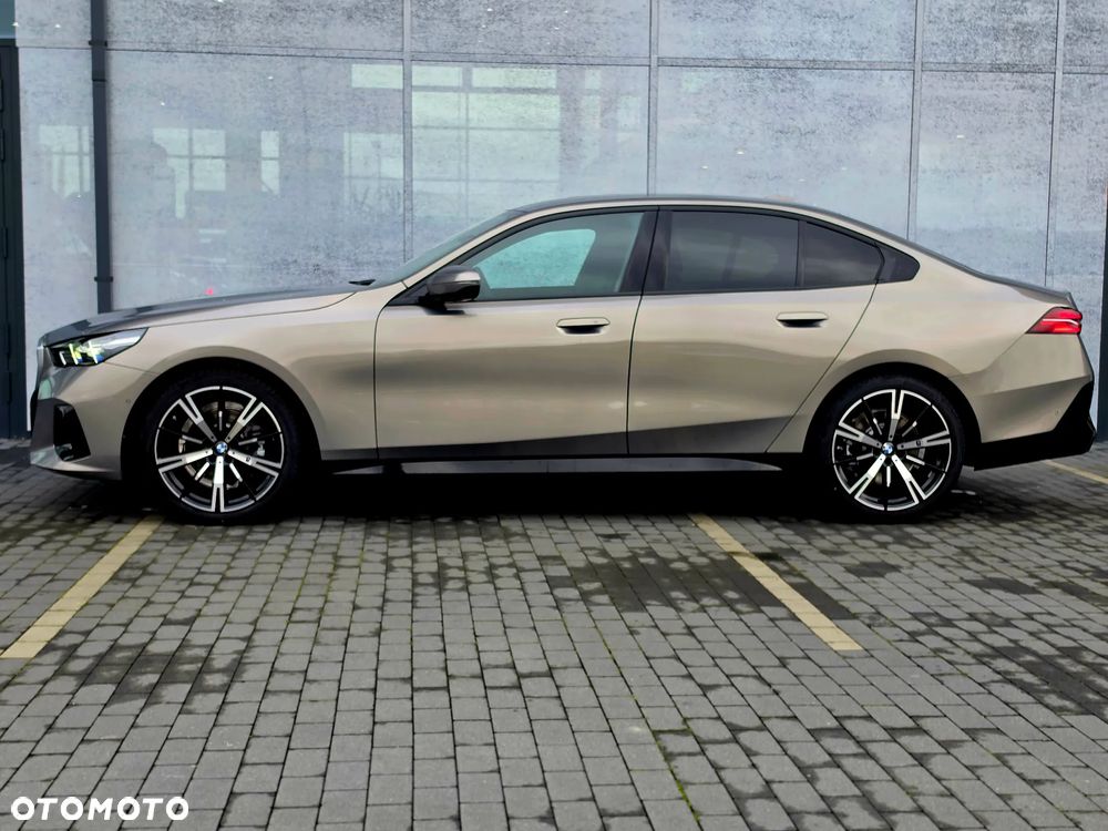 BMW Seria 5 520i mHEV M Sport - 3