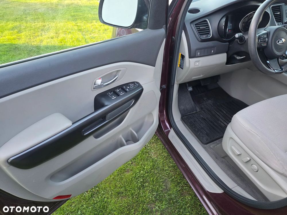 Kia Sedona - 9