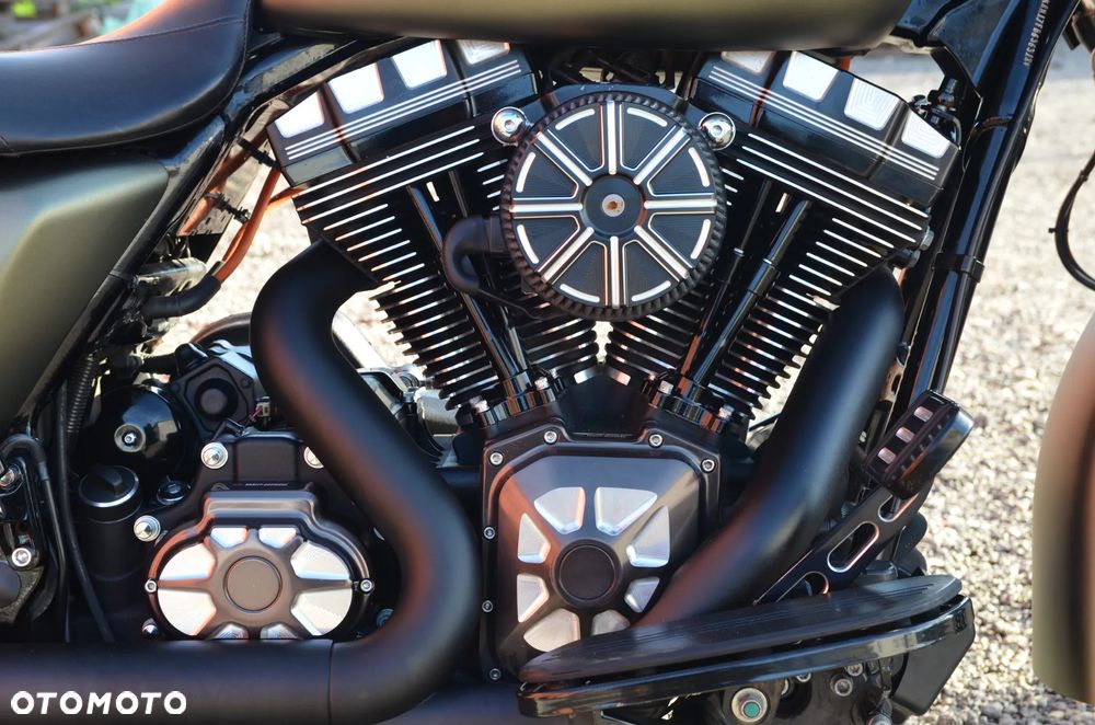 Harley-Davidson Touring Street Glide - 22