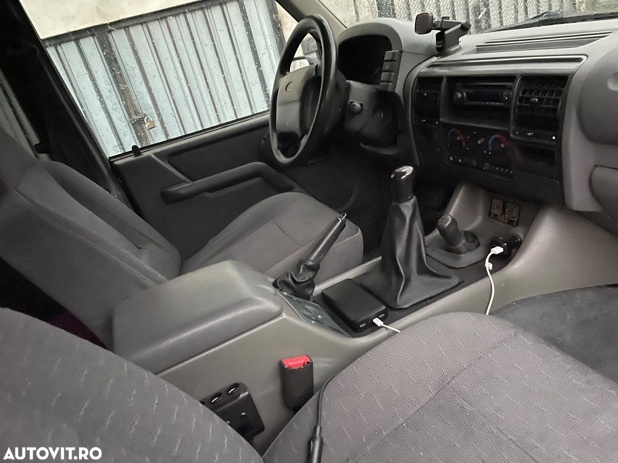 Land Rover Discovery - 4
