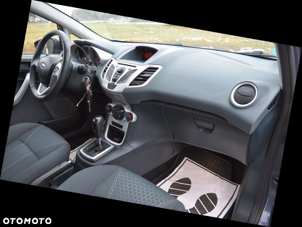 Ford Fiesta 1.4 Autom Titanium - 26