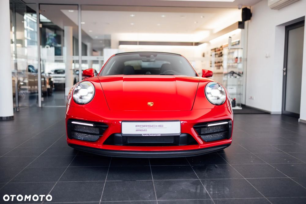 Porsche 911 Carrera 4 GTS - 9