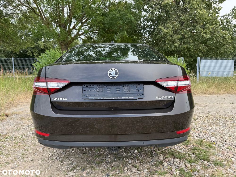 Skoda Superb 2.0 TDI DSG Ambition - 7