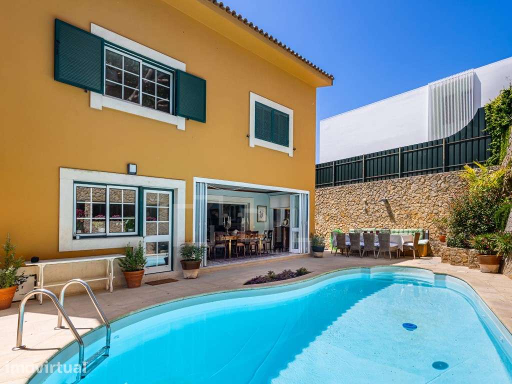Moradia T4 + 1 com jardim, piscina e garagem no Estoril - Grande imagem: 4/30