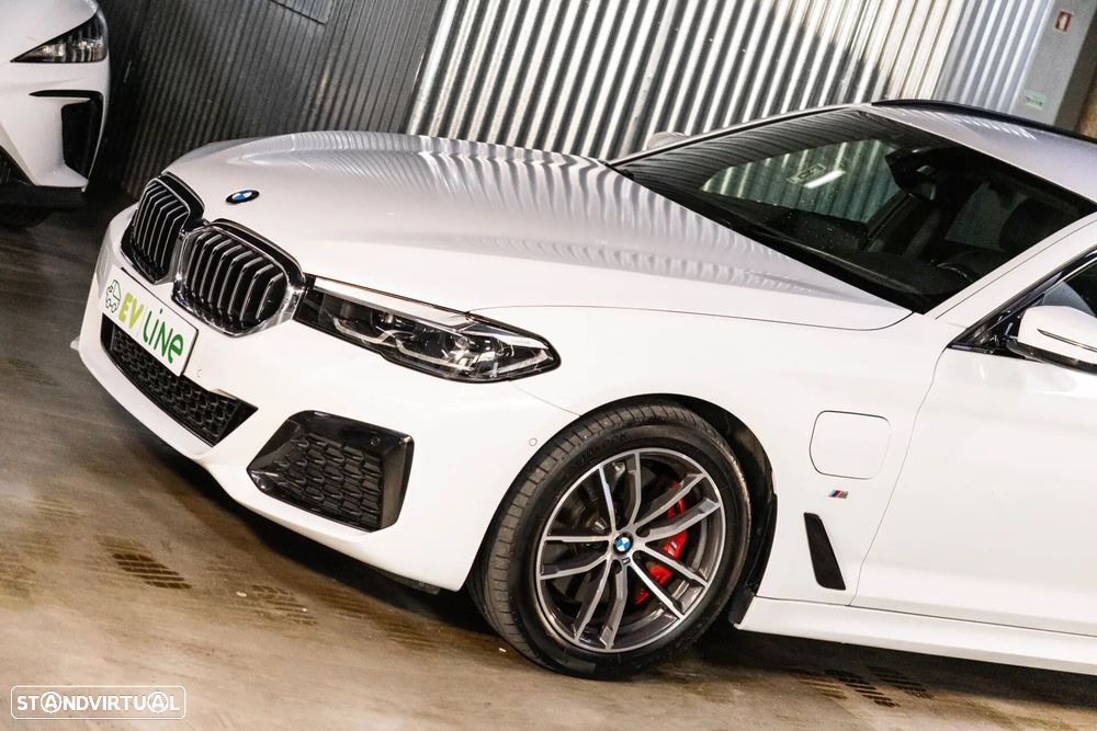 BMW 530 e Pack Desportivo M - 13
