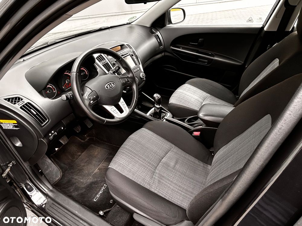 Kia Ceed 1.6 CRDi 115 Spirit - 24