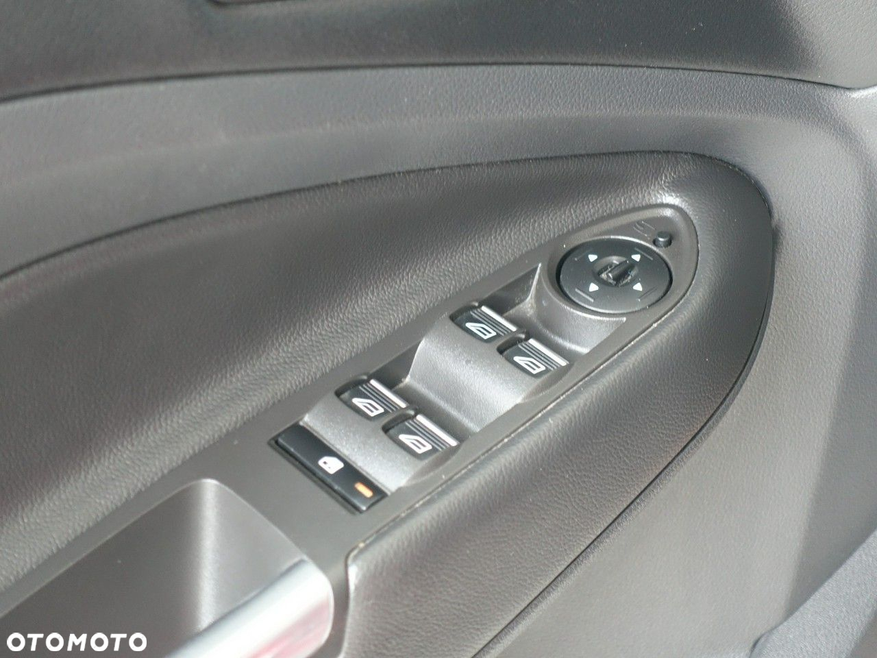 Ford Kuga 2.0 TDCi 2x4 Titanium - 14