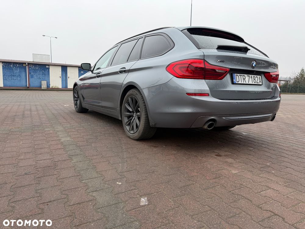 BMW Seria 5 530d xDrive Sport Line sport - 4