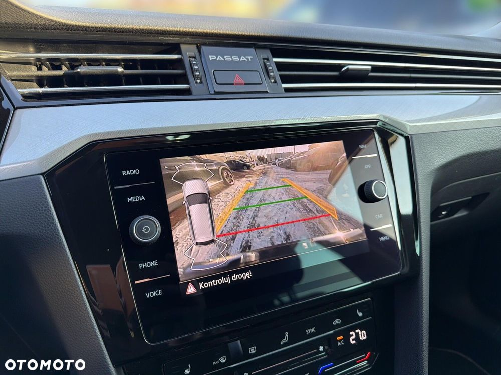 Volkswagen Passat - 32