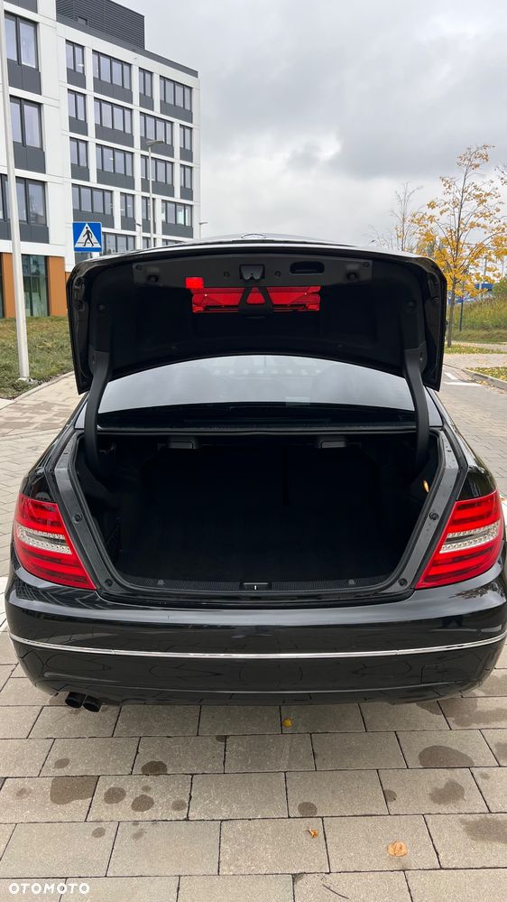 Mercedes-Benz Klasa C 180 T CGI Automatik BlueEFFICIENCY Avantgarde - 15