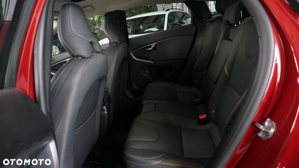 Volvo V40 Cross Country D3 Drive-E SCR Momentum - 16