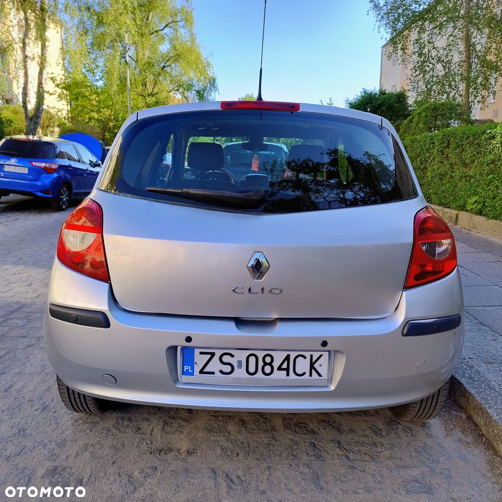 Renault Clio - 8