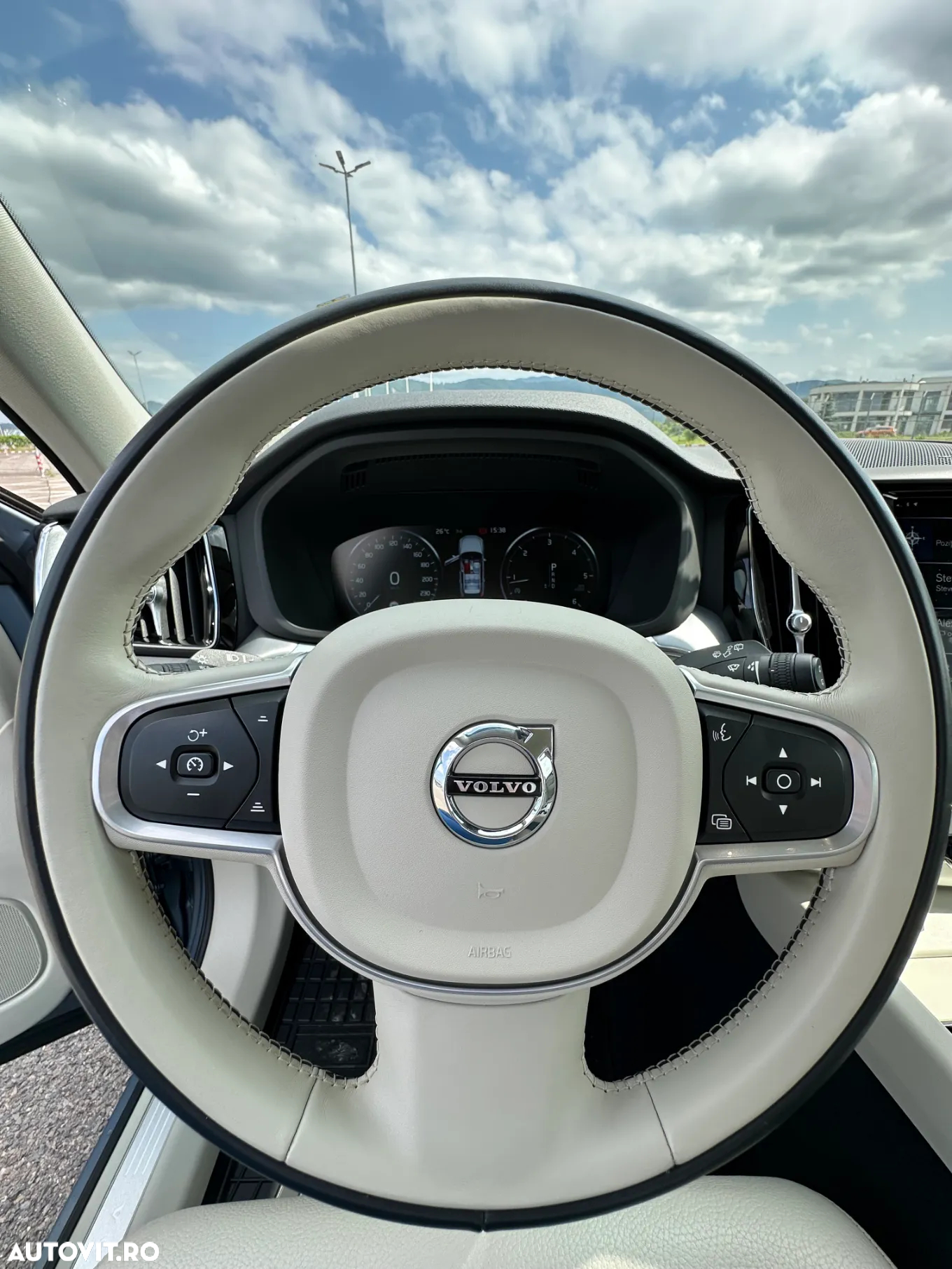 Volvo XC 60 D4 Momentum Pro - 11
