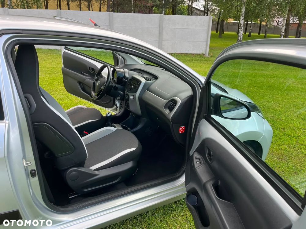Toyota Aygo x-clusiv - 21