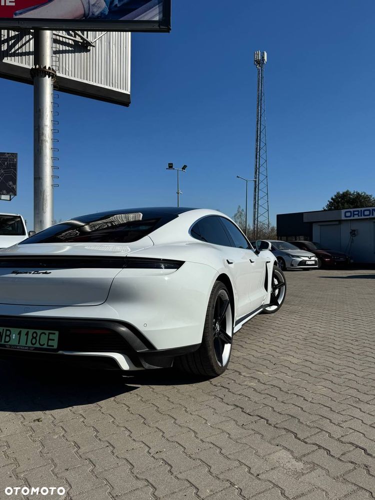 Porsche Taycan GTS - 8