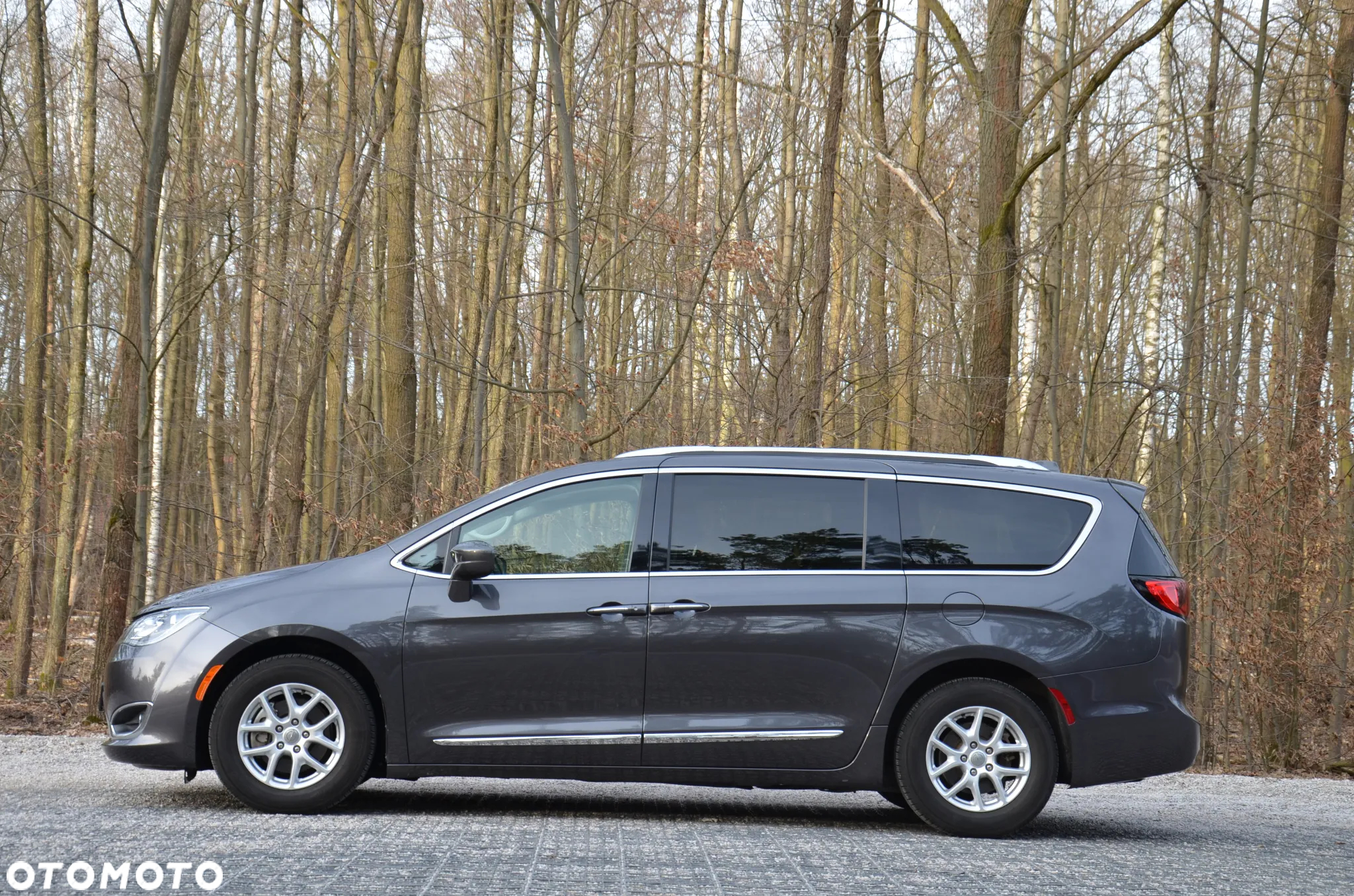 Chrysler Pacifica - 2