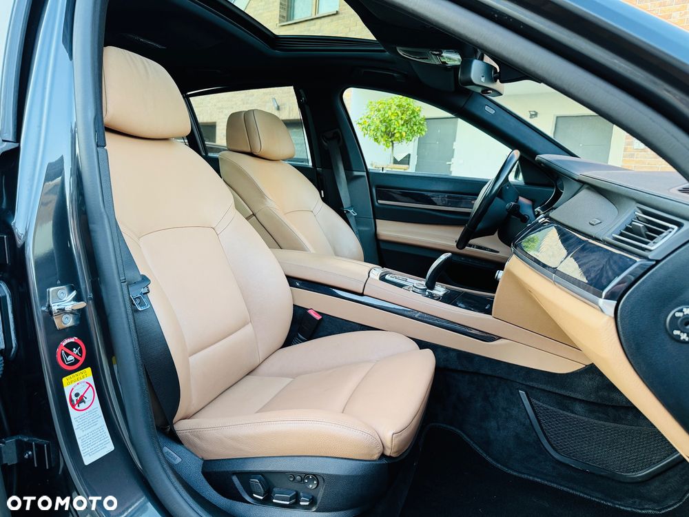 BMW Seria 7 740i - 11