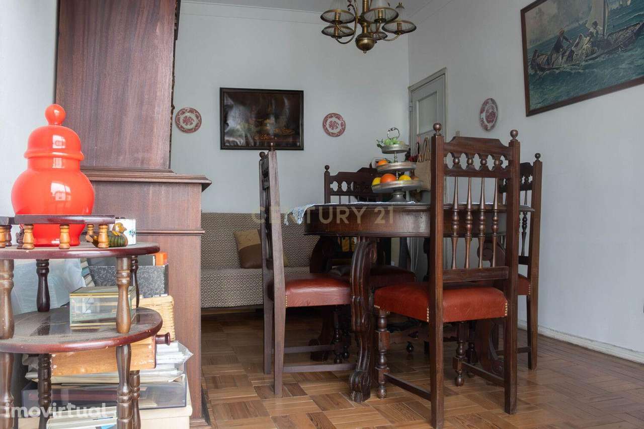 T3 em Sacavém, com varanda, arrecadação e vista desafogada para o rio - Grande imagem: 3/25