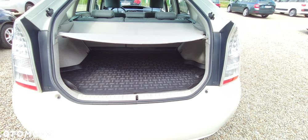 Toyota Prius (Hybrid) Executive - 18