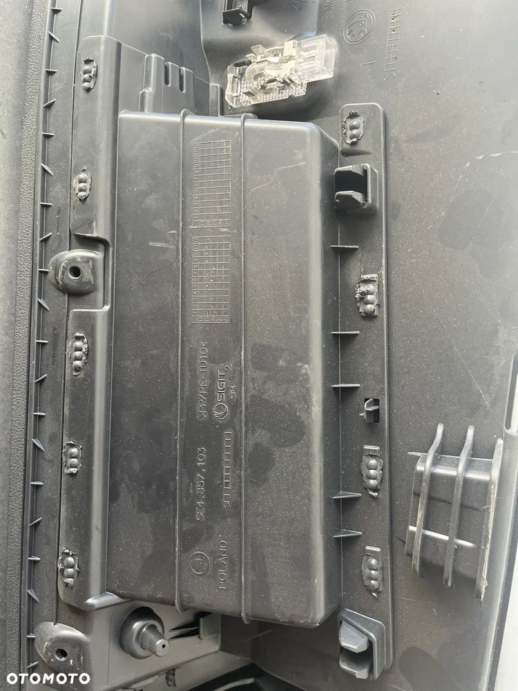 SKODA OCTAVIA IV SCHOWEK PASAZERA 5E4857103 - 4