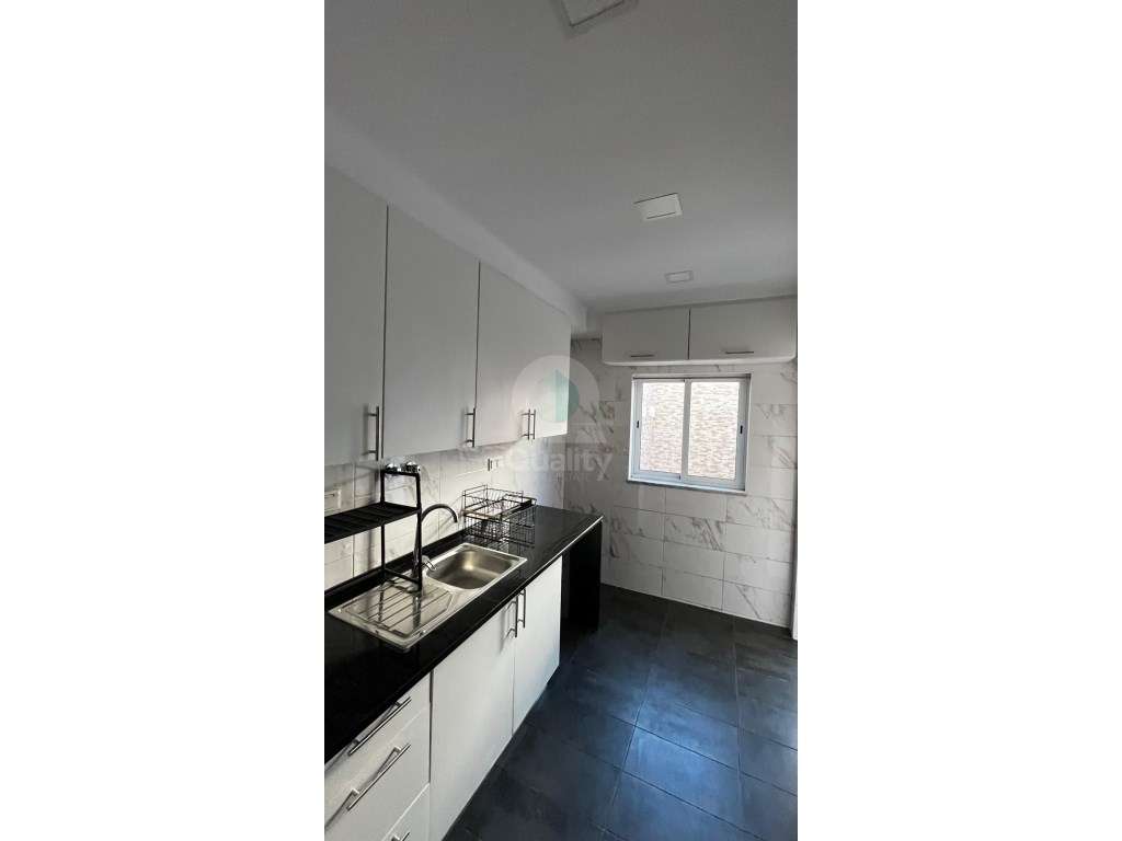 Apartamento T1+1 R/C com Logradouro e Churrasqueira - Grande imagem: 3/23