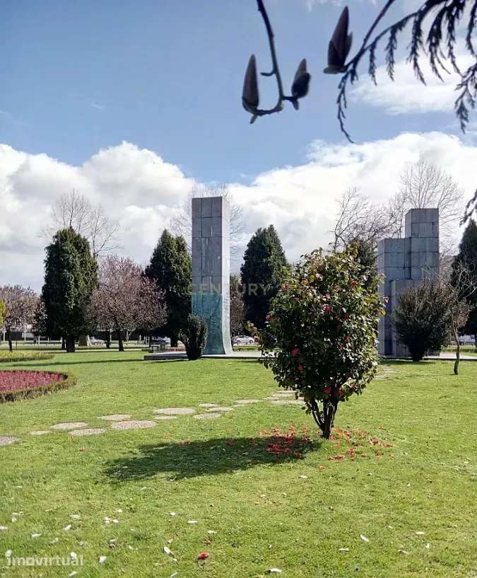 Apartamento T1+2 com jardim junto a praça velasques - Grande imagem: 4/25