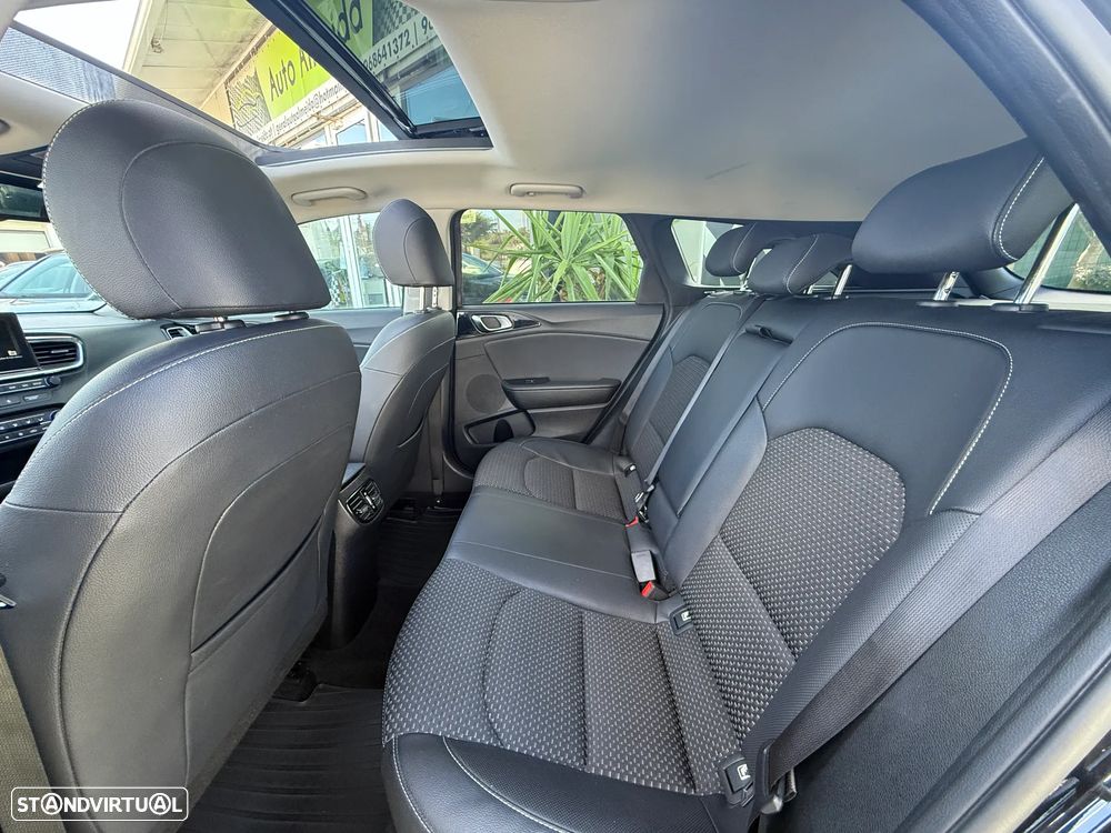 Kia Ceed SW 1.4 T-GDI DCT OPF Platinum Edition - 17