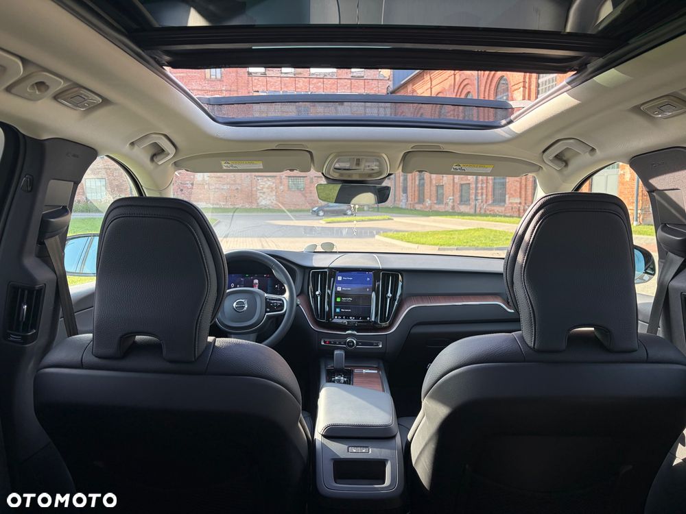 Volvo XC 60 B5 B AWD Plus Dark - 21