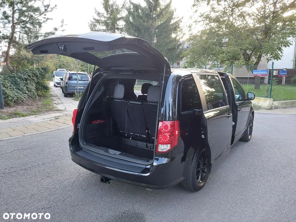 Dodge Grand Caravan - 33