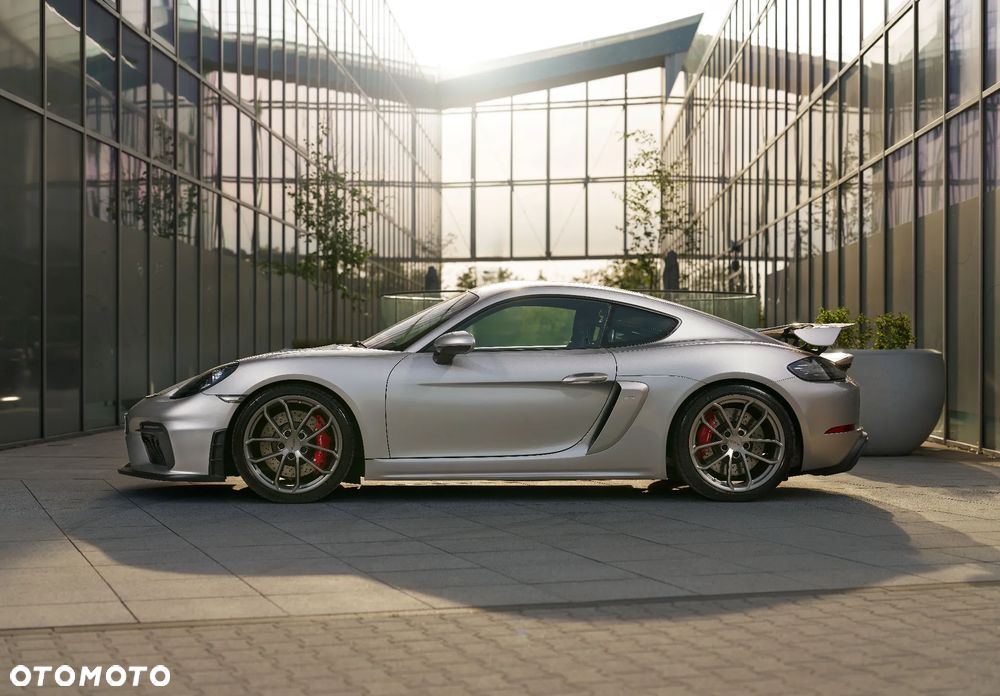 Porsche 718 Cayman GPF GT4 - 3