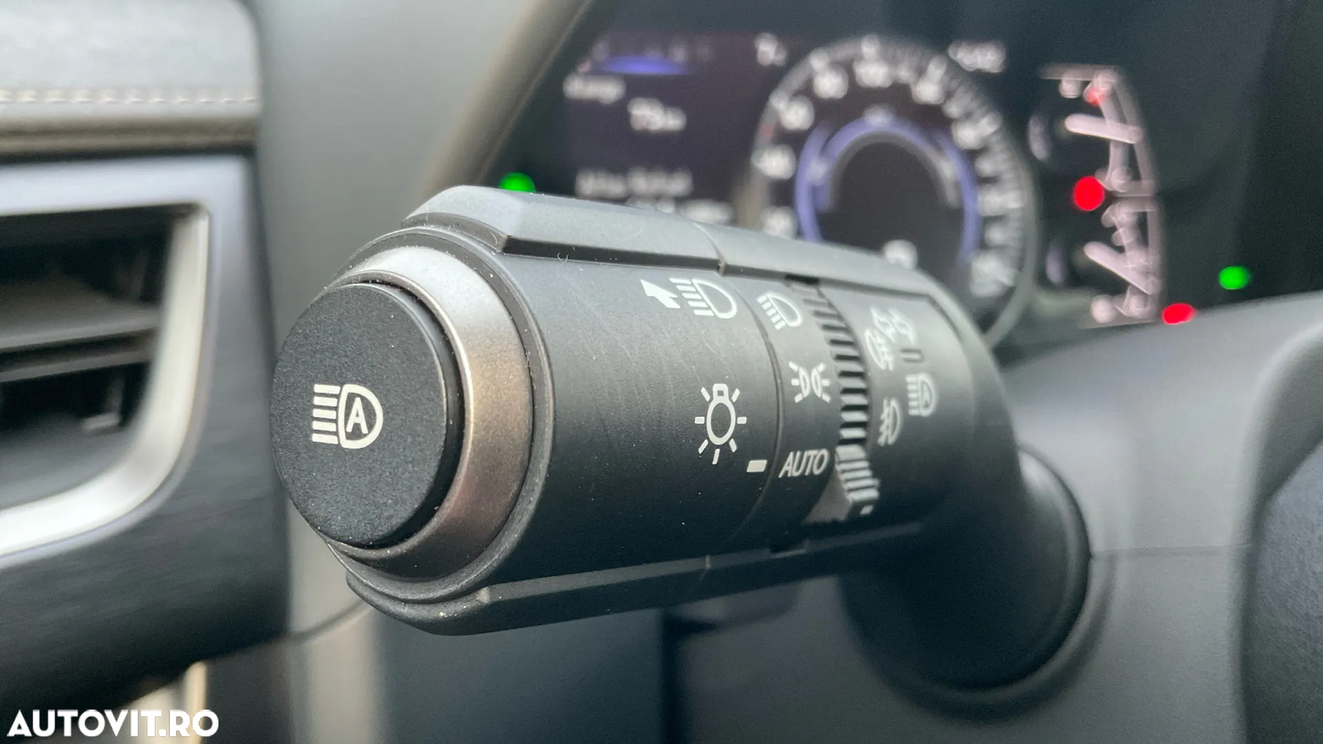 Lexus UX 250h 2.0L HEV 20H- (178 HP) 4X4 CVT Luxury - 14